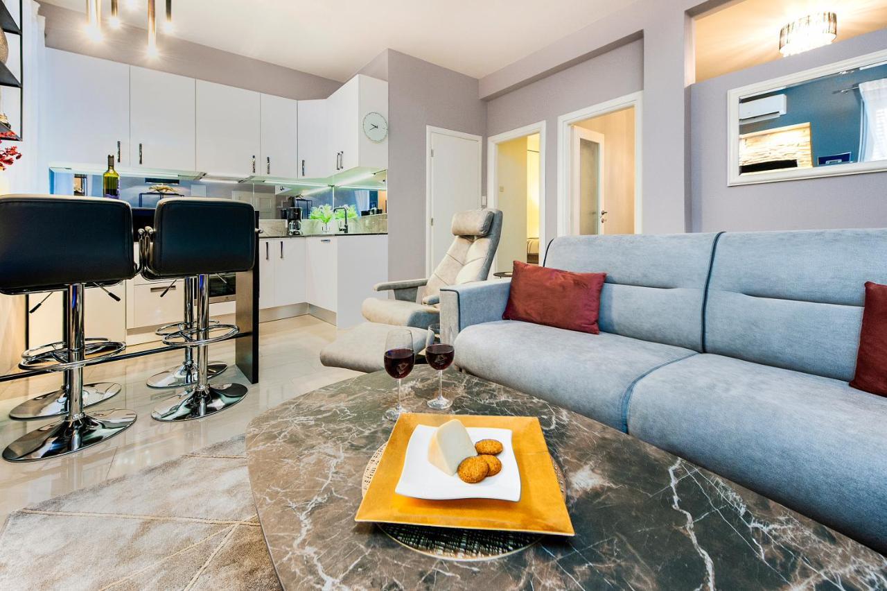 Bella Campagna - Luxury Two Bedroom Apartment Ровин Екстериор снимка