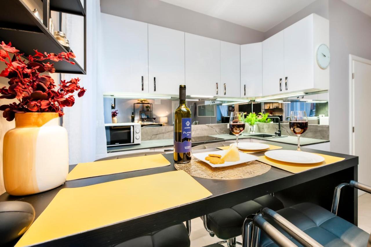 Bella Campagna - Luxury Two Bedroom Apartment Ровин Екстериор снимка
